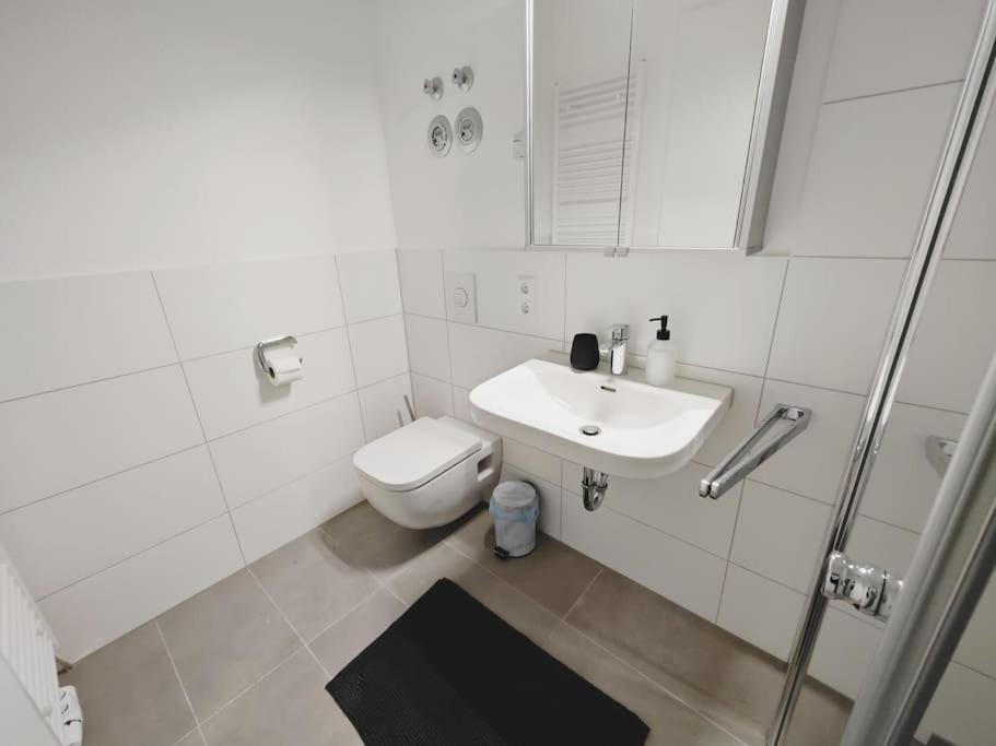 Ticasa Black-Zentral-Outlet-Aufzug-Stylisch-Unique Metzingen  Kültér fotó